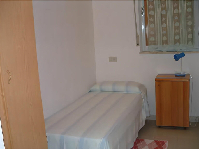 Bedroom 4, Ostello Casa per Ferie Stella Marina - Hostel, Forli' - Cesena