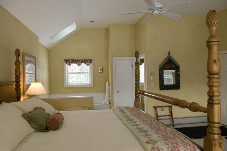 Bedroom 1, Red Clover Inn and Restaurant, Rutland
