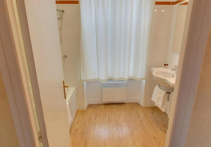 Bathroom, Churchill, Calvados