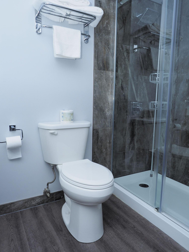 Bathroom 4, Argyll Plaza Hotel, Division No. 11