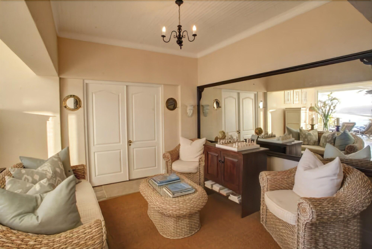 Public Area 4, Ocean Watch Guest House, Eden