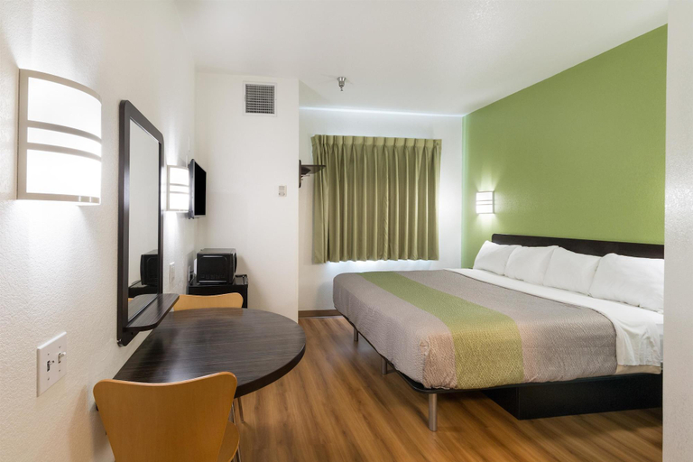 Bedroom 3, Motel 6-Hillsboro, TX, Hill