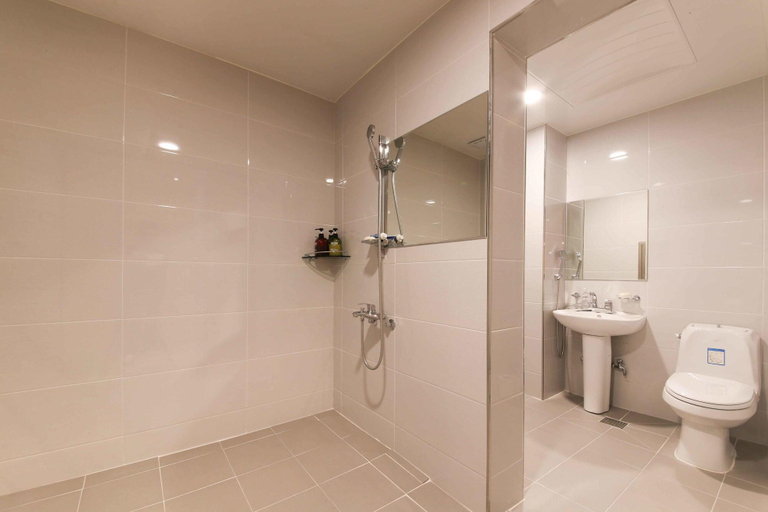 Bathroom 4, CC Business Hotel, Busanjin