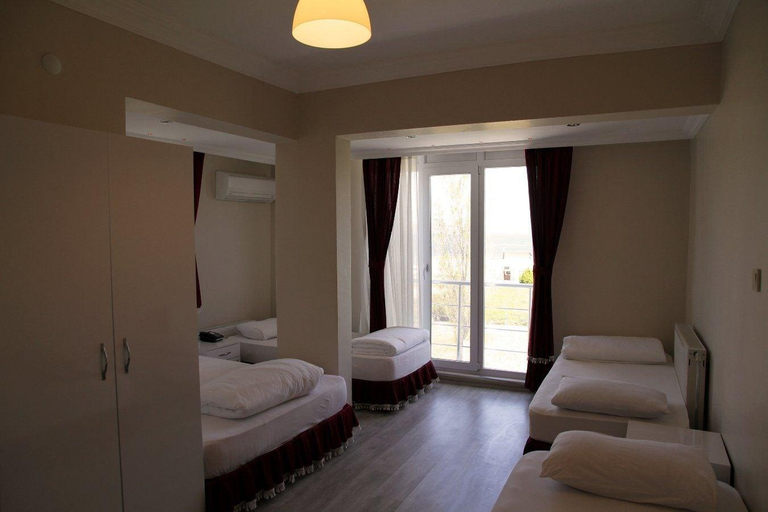 Bedroom 3, Boss 2 Hotel, Eceabat