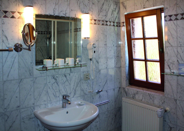 Bathroom 4, Zum Goldenen Hirsch, Suhl