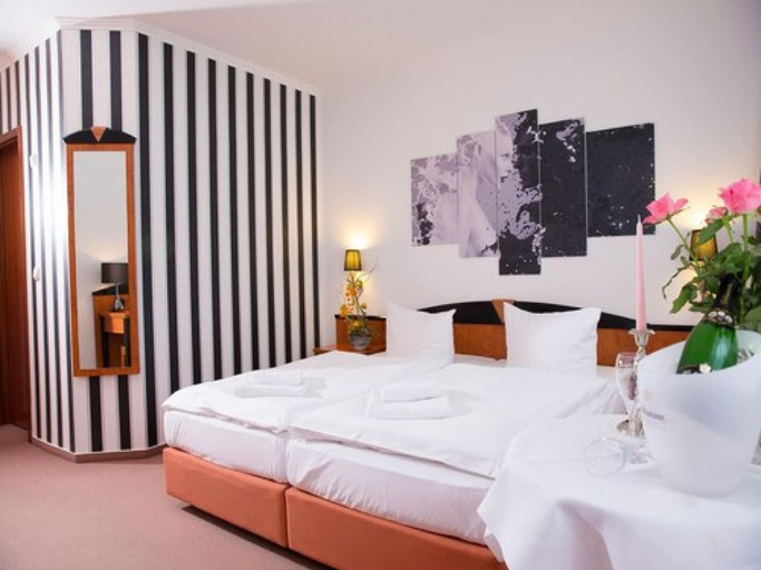 Bedroom 4, Hotel Weinberg, Rostock