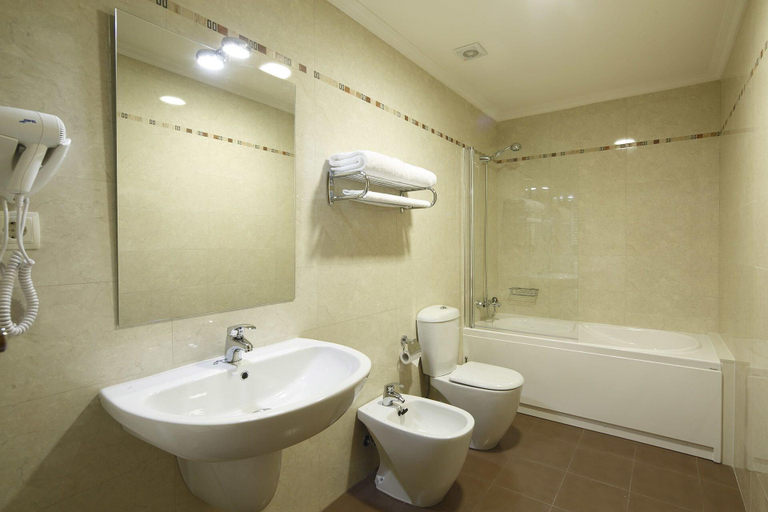 Bathroom 5, Capitol Boutique Hotel, A Coruña