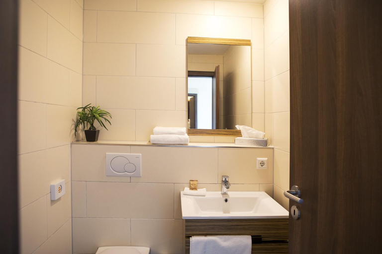 Bathroom 5, Hotel Maxis, Karlsruhe