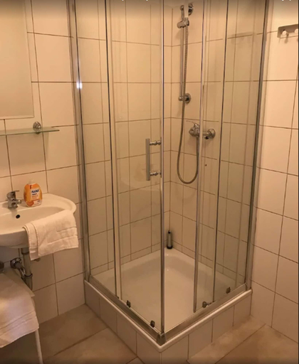 Bathroom 5, City Inn, Berlin