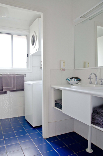 Bathroom, Baybrook Motor Inn, Muswellbrook