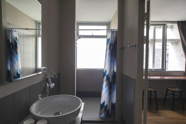 Bathroom 4, Yim Yam Hostel & Garden, Ratchathewi