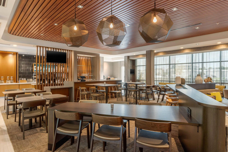 Food & Drinks 5, SpringHill Suites by Marriott Charlotte Southwest, Mecklenburg