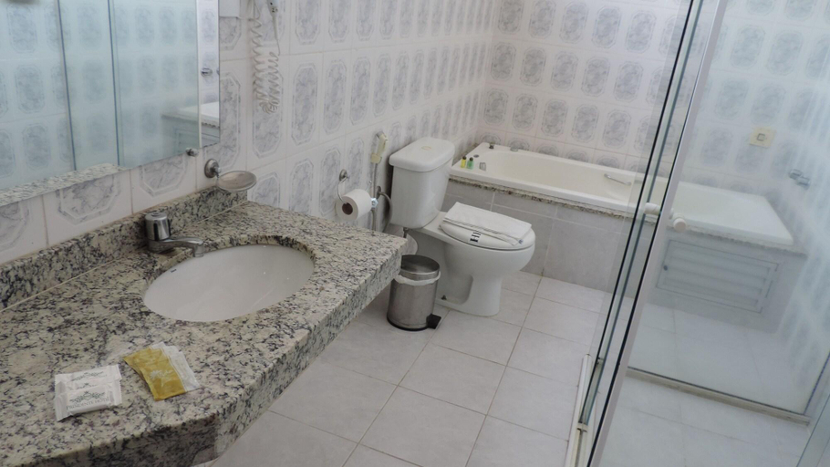 Bathroom 4, Presidente Hotel - Passos, Passos