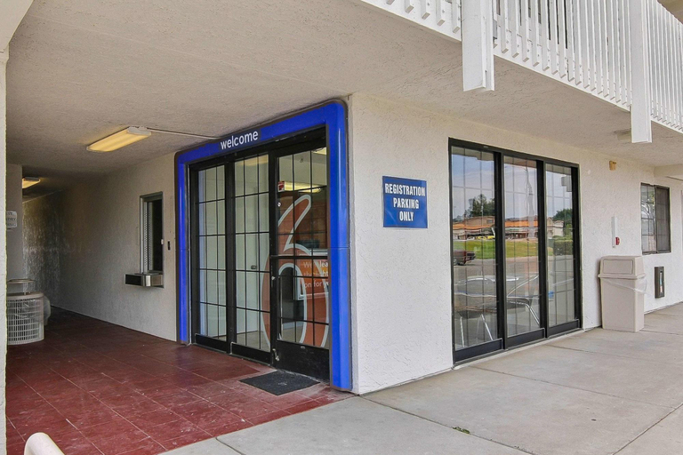 Public Area 2, Motel 6 Lompoc, CA, Santa Barbara