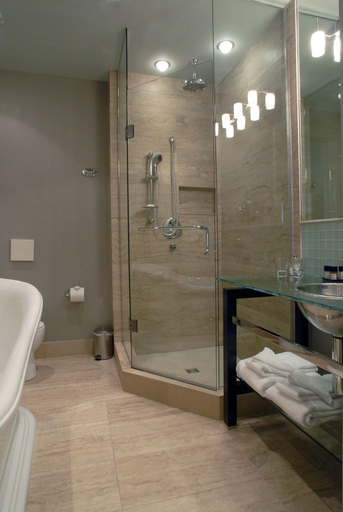 Bathroom 4, The Shaw Club Hotel, Niagara