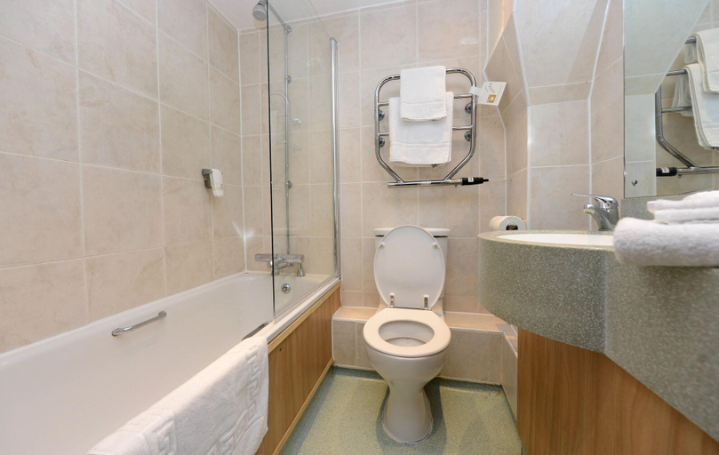 Bathroom 4, Vine Hotel by Marstons Inns, Staffordshire