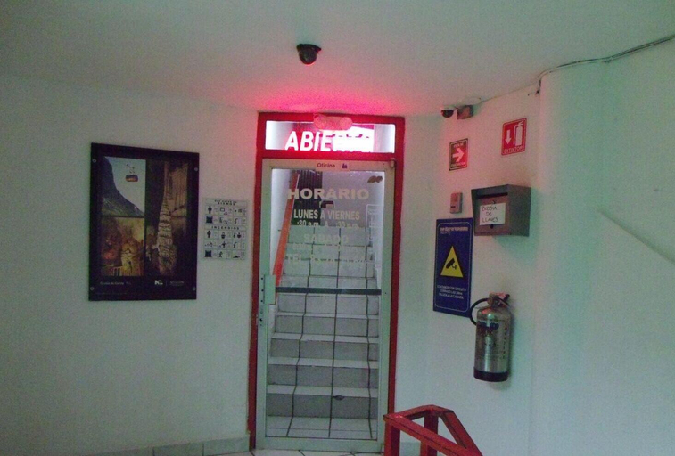 Public Area 2, Unidades Privadas con AC-TV-WiFi y Estacionamiento en Centro de MTY, Monterrey
