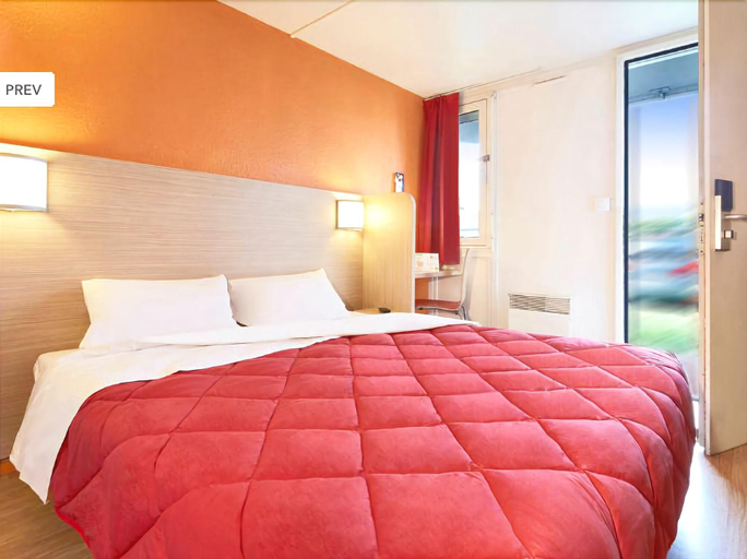 Bedroom 2, Premiere Classe Saint Quentin En Yvelines Elancour, Yvelines