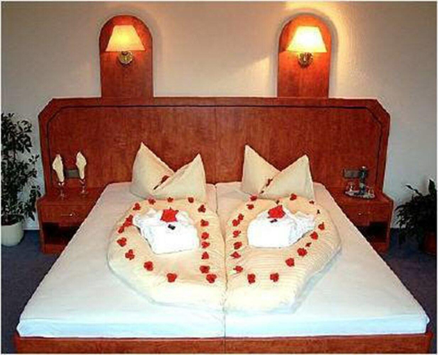 Bedroom 4, Hotel Prox, Ilm-Kreis