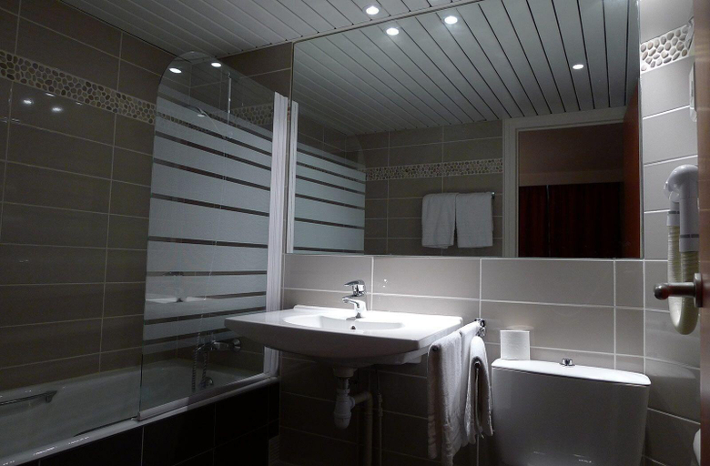 Bathroom 4, La Residence, Rhône