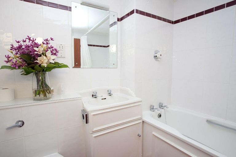 Bathroom 4, The Victoria Hotel, Kent