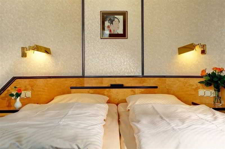 Bedroom 4, Hotel Senator, Hamburg