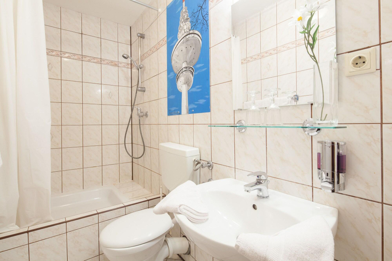 Bathroom 5, Hotel Marco Polo, Hamburg