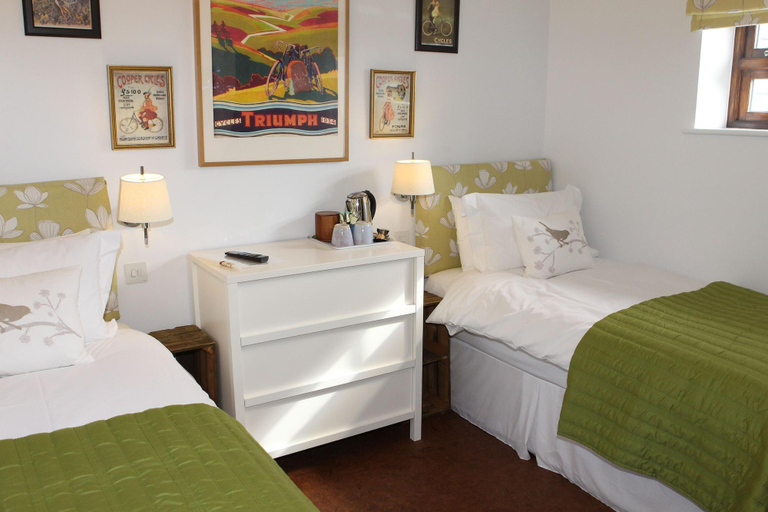 Bedroom 2, The Compasses, Essex