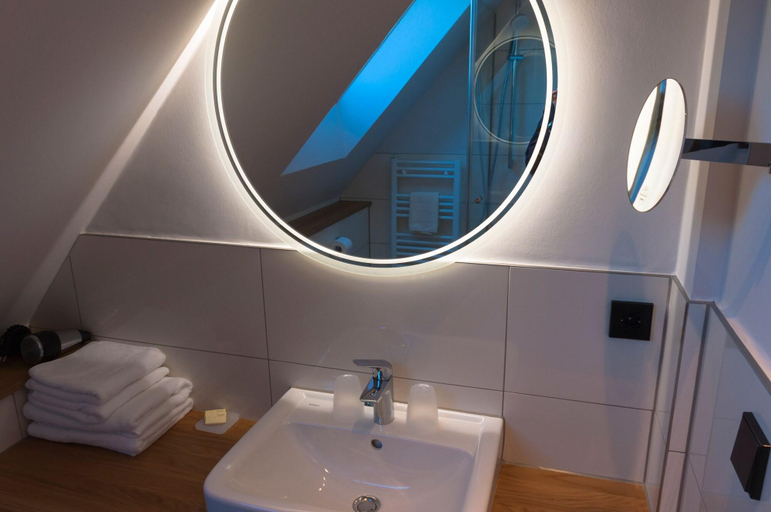 Bathroom 3, Lindenhof Hotel Garni, Ostholstein