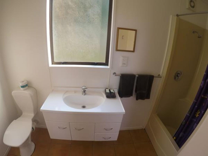 Bathroom 4, Mt Aspiring Holiday Park, Queenstown-Lakes
