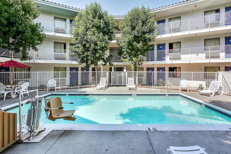 Sport & Beauty 2, Motel 6 Sunnyvale, CA - North, Santa Clara