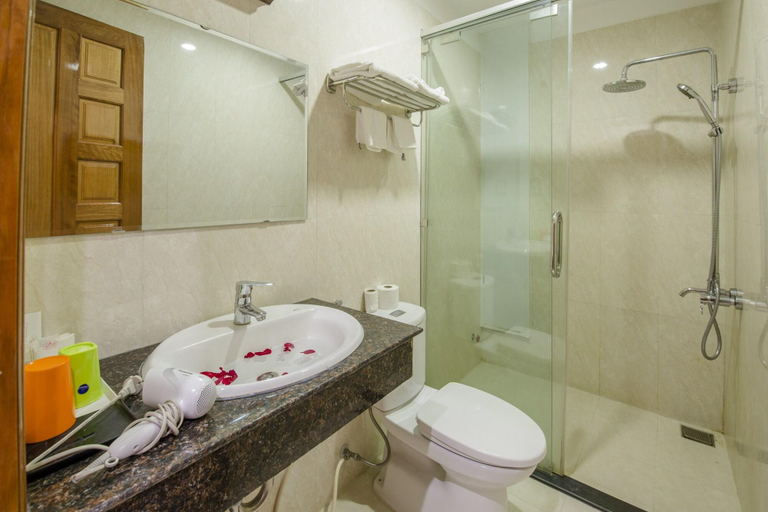 Bathroom 3, Dam Tien Hotel, Da Nang