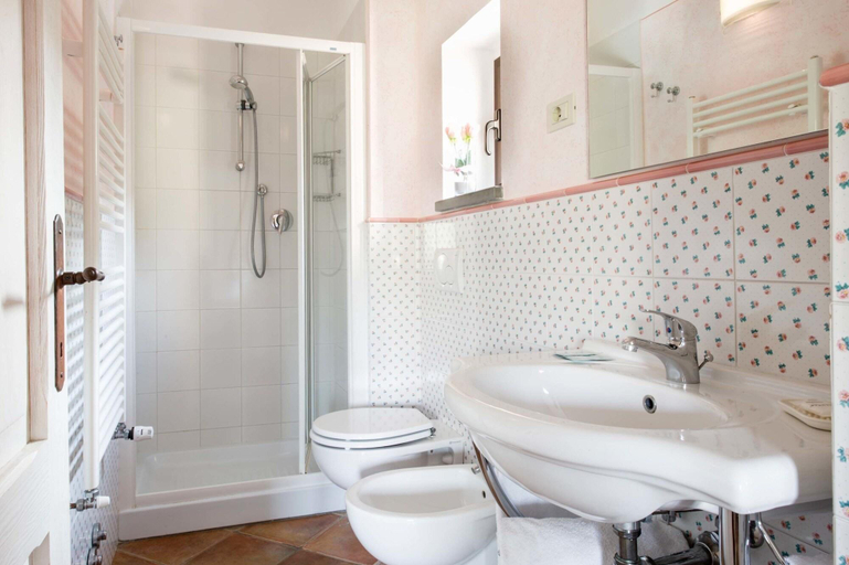 Bathroom 3, Ponte a Nappo, Siena