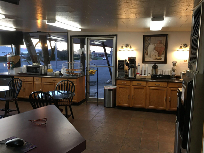 Food & Drinks 5, North Coast Inn, Del Norte