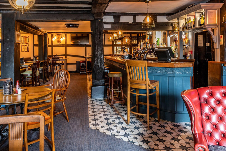 Food & Drinks 5, George Hotel, Wiltshire