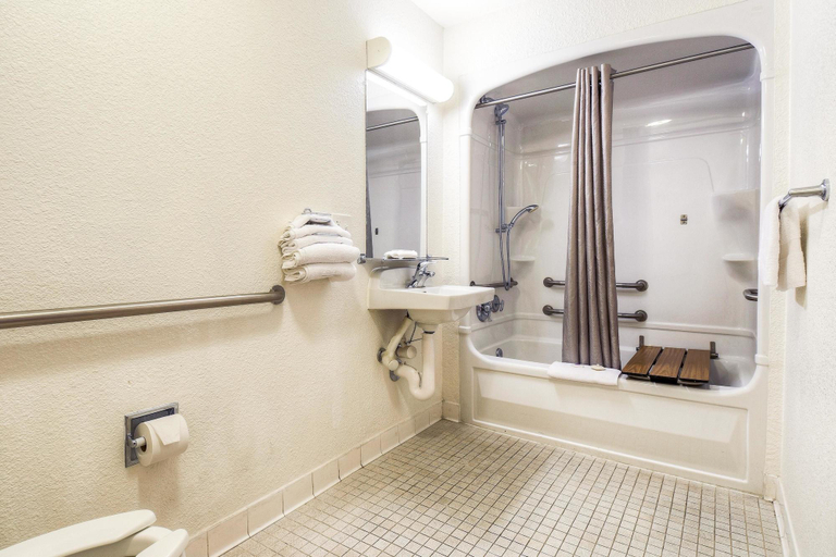 Bathroom 5, Motel 6 El Cajon, CA - San Diego, San Diego
