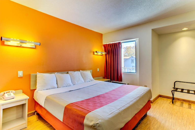 Bedroom 3, Motel 6 Washington, DC, Washington D.C.