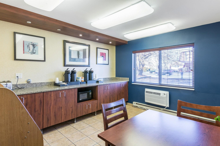 Public Area 2, Motel 6 Eau Claire, Eau Claire