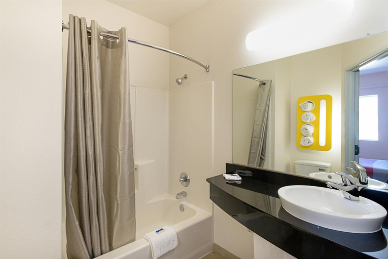 Bathroom 4, Motel 6 Cleburne, TX, Johnson