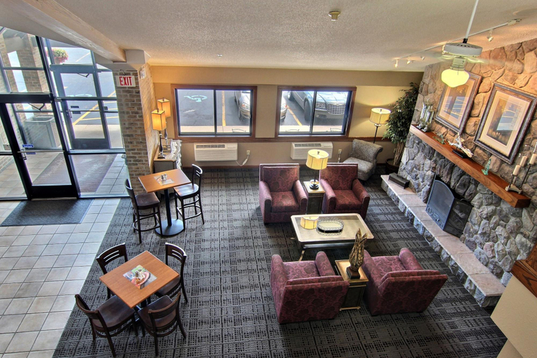 Public Area 3, Blossom Hotel & Suites Traverse City, Grand Traverse