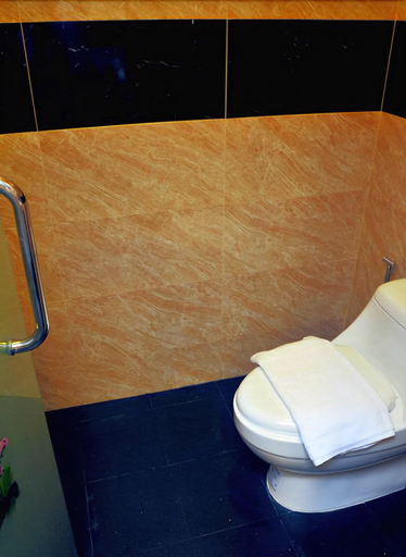 Bathroom 5, Nok Resort Hotel, San Sai