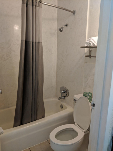 Bathroom 5, Executive Thibodaux New Orleans Hotel, Lafourche