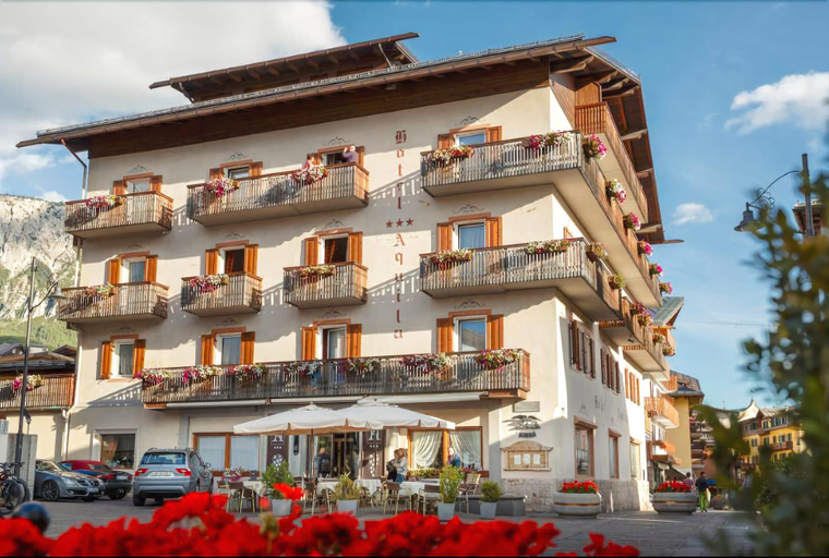 Exterior & Views 1, Hotel Aquila, Belluno
