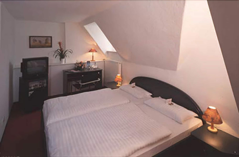 Bedroom 3, Hotel Landgut Ochsenkopf, Wittenberg