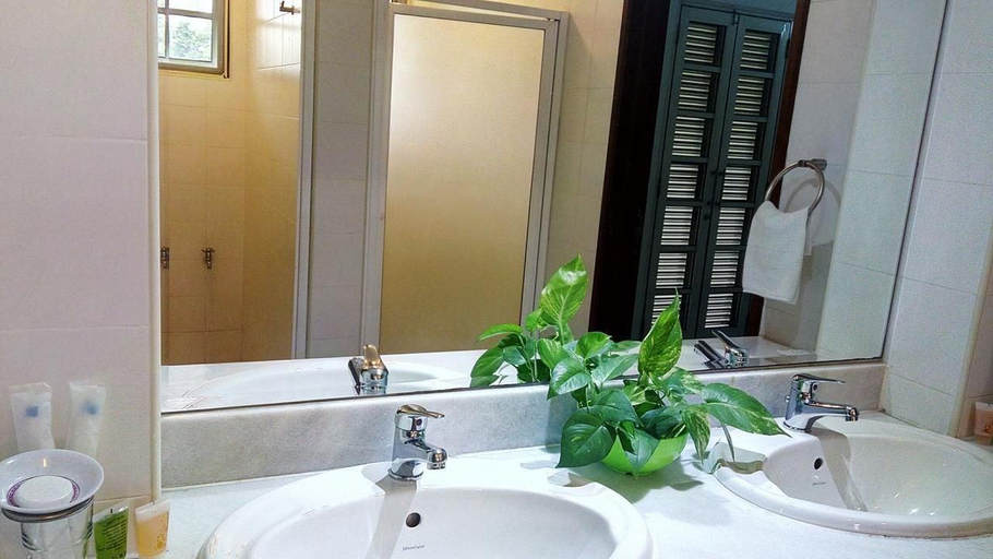 Bathroom 5, 5 Twenty Ampang Hilir Guesthouse, Kuala Lumpur