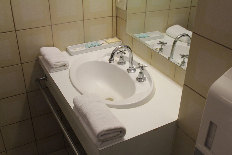 Bathroom 4, Sandpipers Millicent, Wattle Range - West