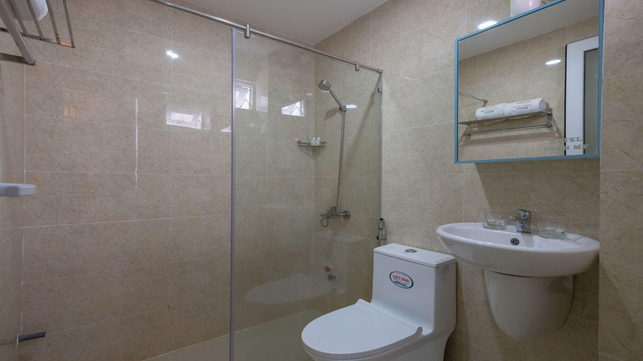 Bathroom 4, Green Star Central Hotel, District 1