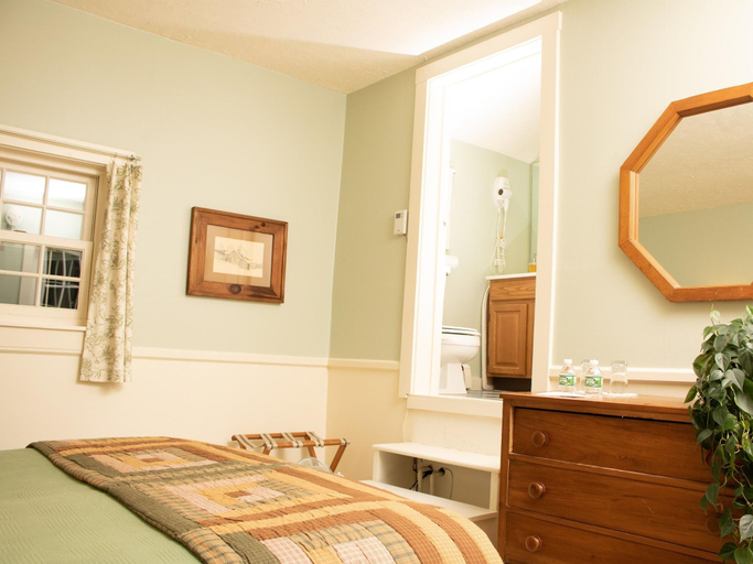 Bathroom 4, Red Clover Inn and Restaurant, Rutland