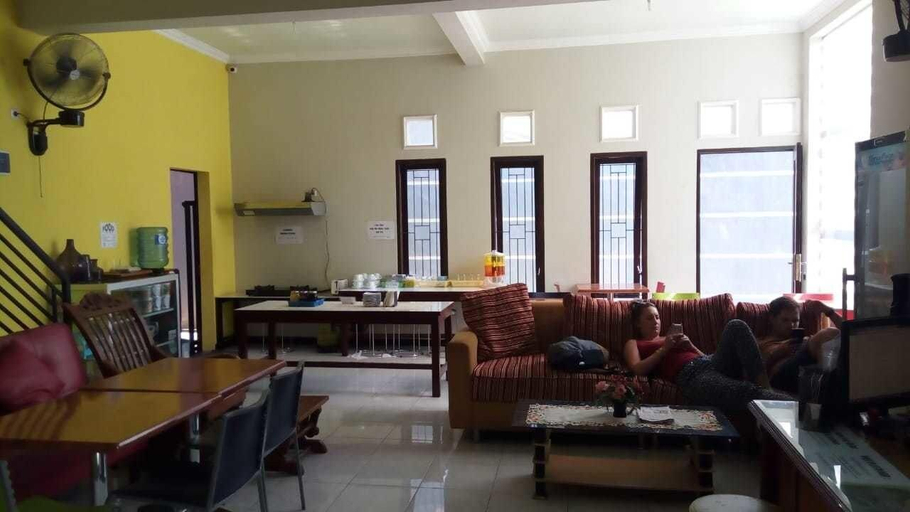 Public Area 2, Colorbox House, Probolinggo