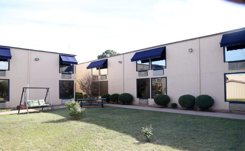 Exterior & Views 2, The Inn And Suites At 34 Fifty, Taylor